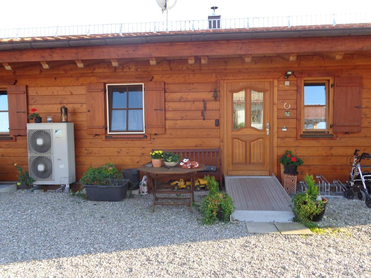 Barrierefreies Zimmer Im Blockhaus Mit Sauna Am See Soyen Luaran gambar